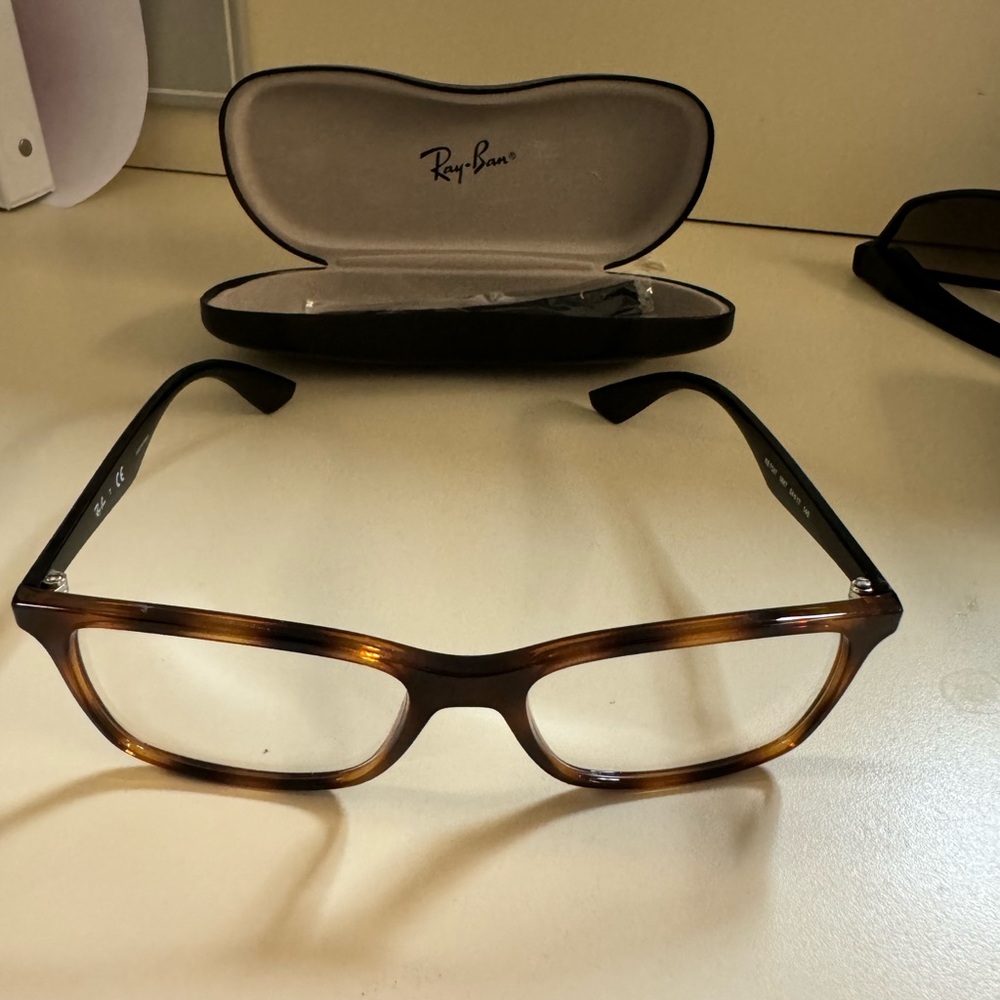 Women’s Ray-Ban glasses